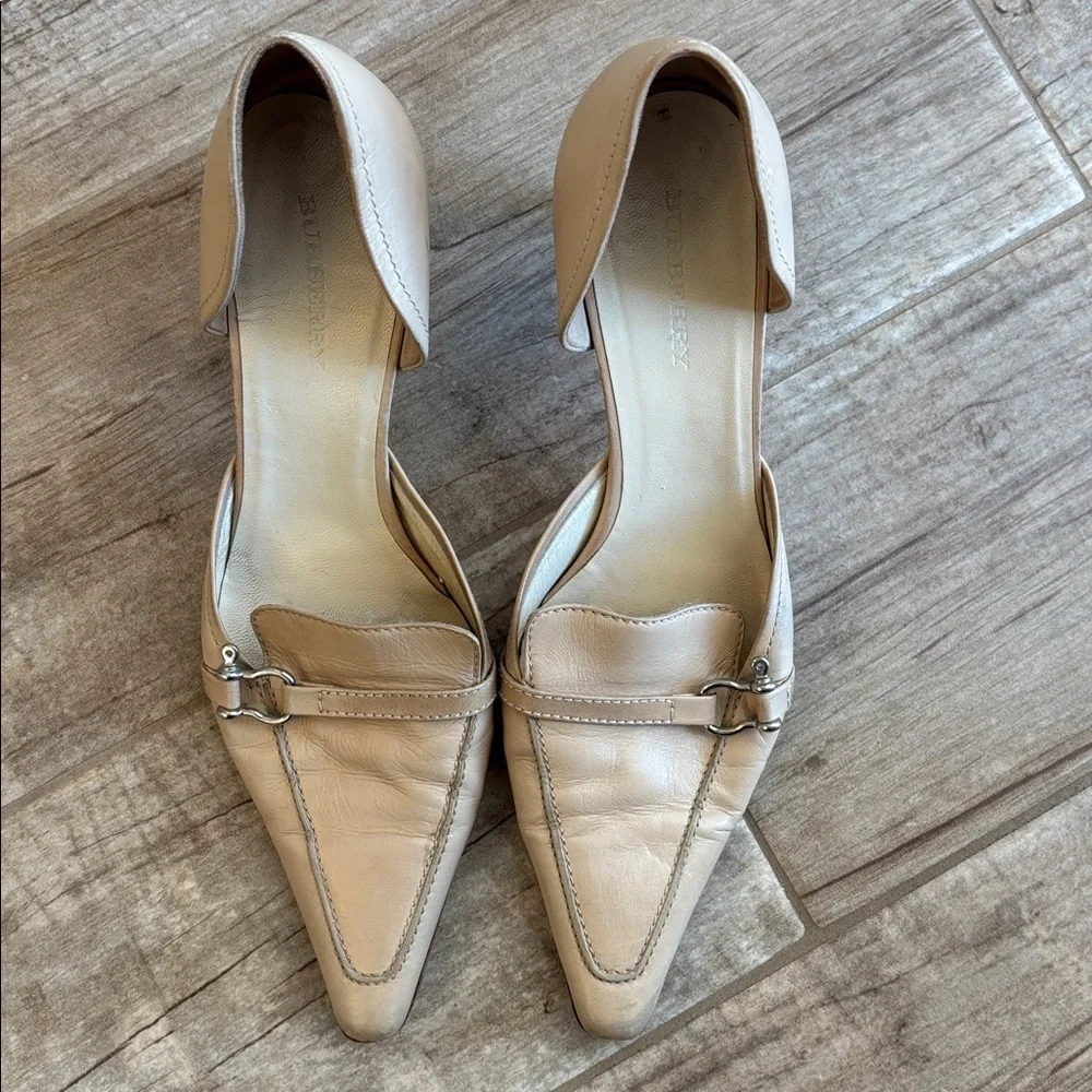 BURBERRY D’ORSAY BEIGE LEATHER SIDE BUCKLE HEELS EU 39 US 8 1/2 MADE IN ITALY - Picture 3 of 4